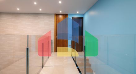 Уникальная вилла в Сьерра-Кортина: престижное местоположение среди гор и моря