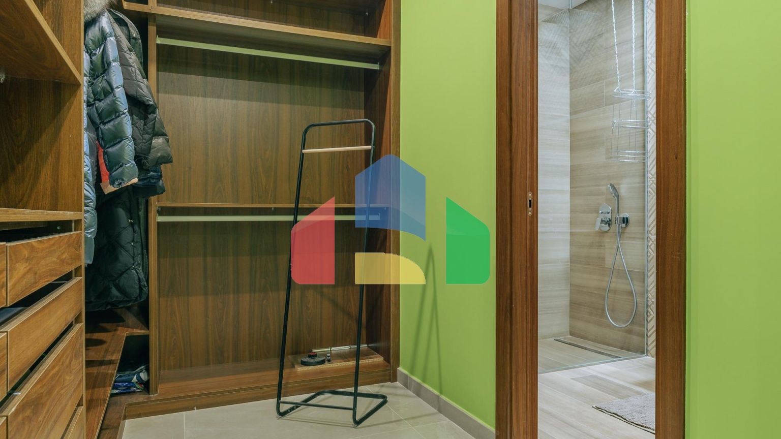 Уникальная вилла в Сьерра-Кортина: престижное местоположение среди гор и моря