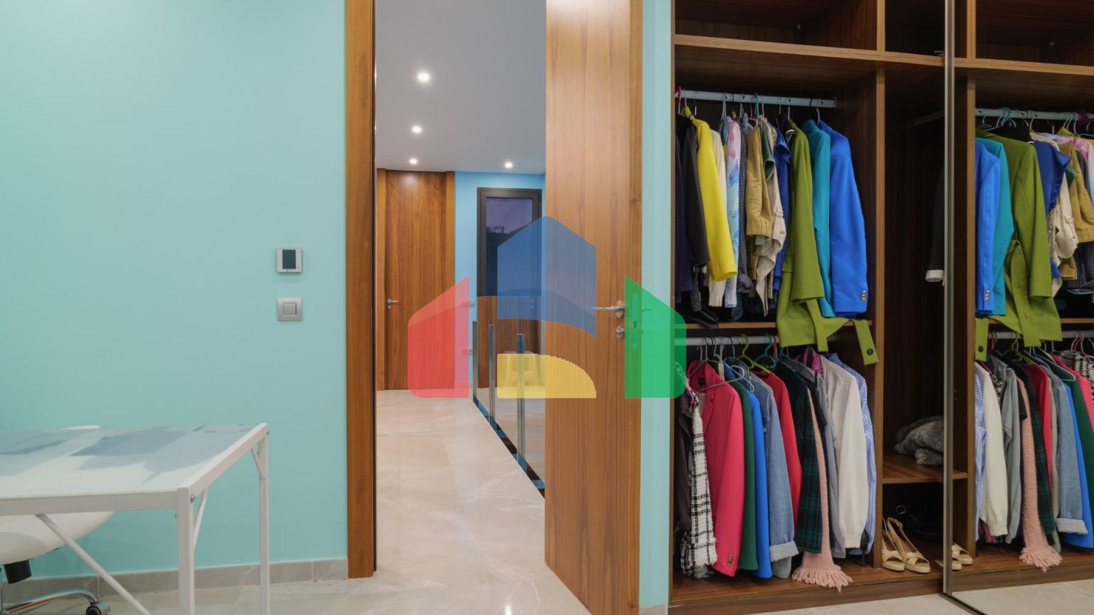 Уникальная вилла в Сьерра-Кортина: престижное местоположение среди гор и моря