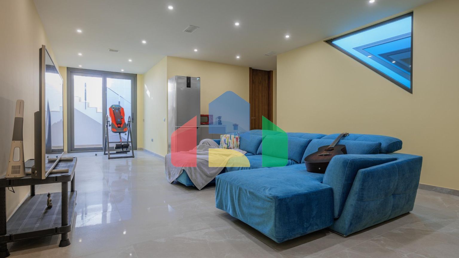 Уникальная вилла в Сьерра-Кортина: престижное местоположение среди гор и моря