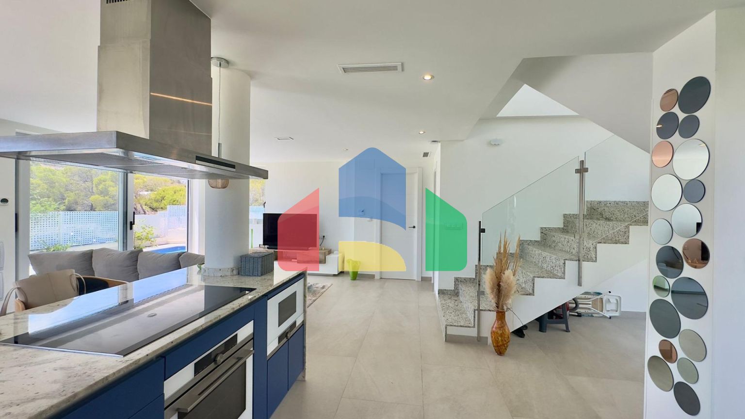 Большая вилла на балконе Финестрата с видом на море