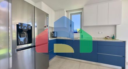 Большая вилла на балконе Финестрата с видом на море Большая вилла на балконе Финестрата с видом на море