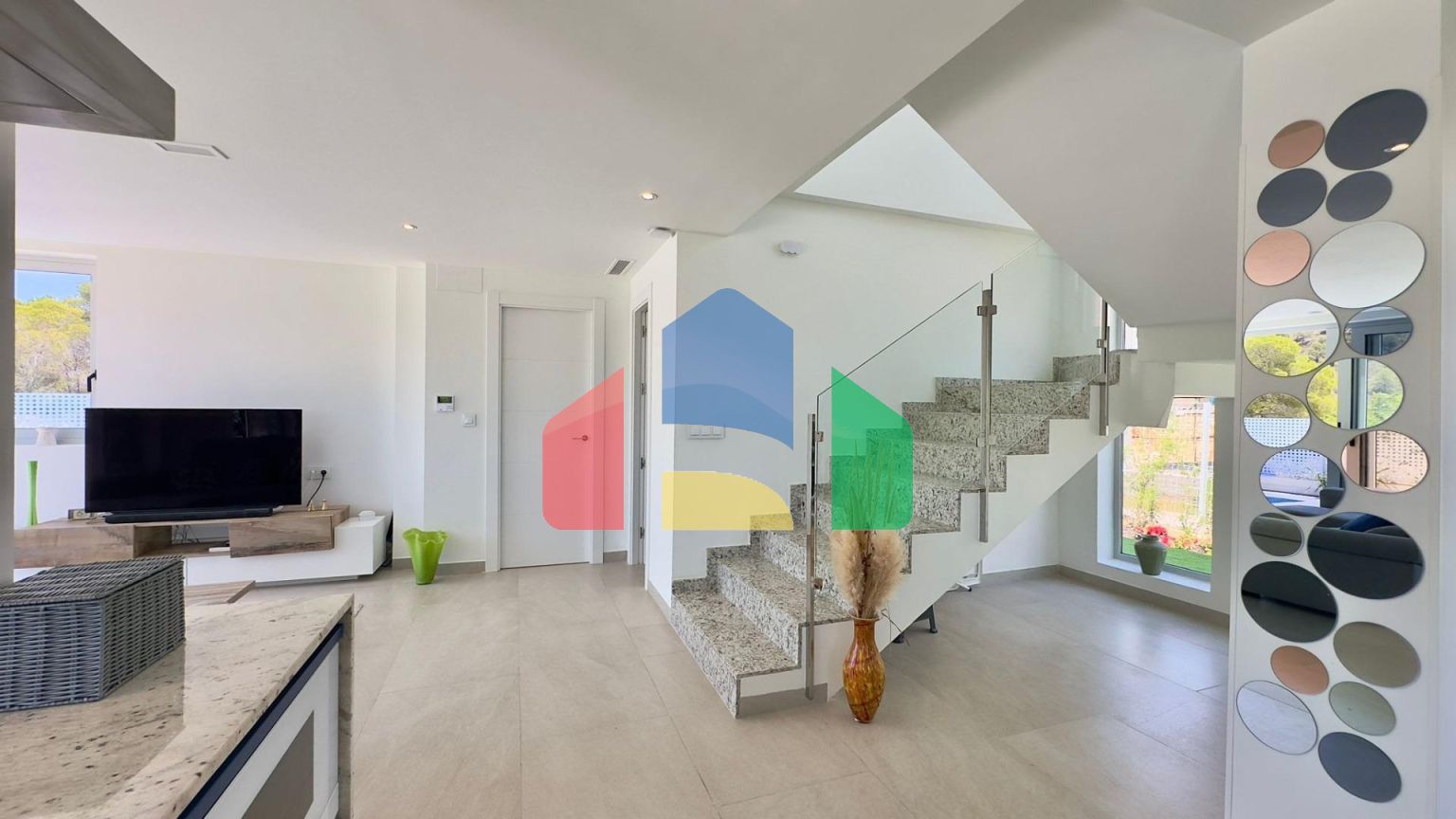 Большая вилла на балконе Финестрата с видом на море