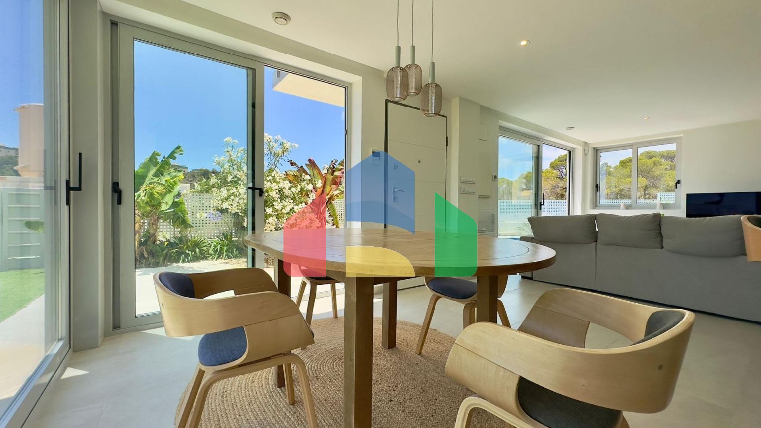 Большая вилла на балконе Финестрата с видом на море