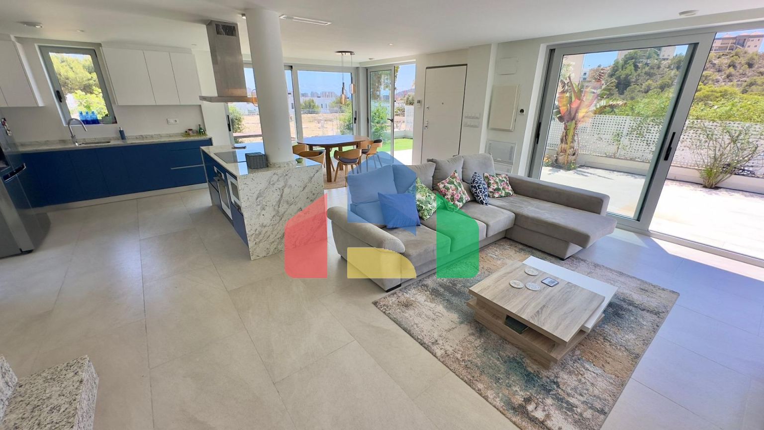 Большая вилла на балконе Финестрата с видом на море