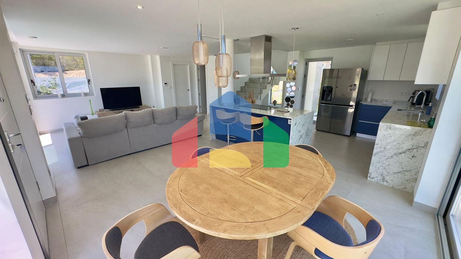 Большая вилла на балконе Финестрата с видом на море