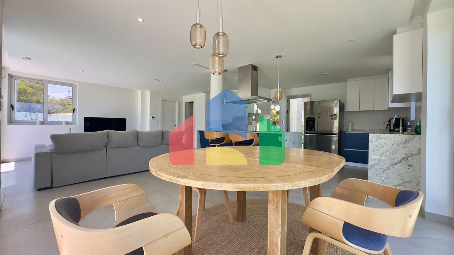 Большая вилла на балконе Финестрата с видом на море