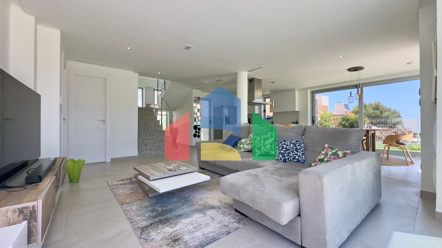 Большая вилла на балконе Финестрата с видом на море