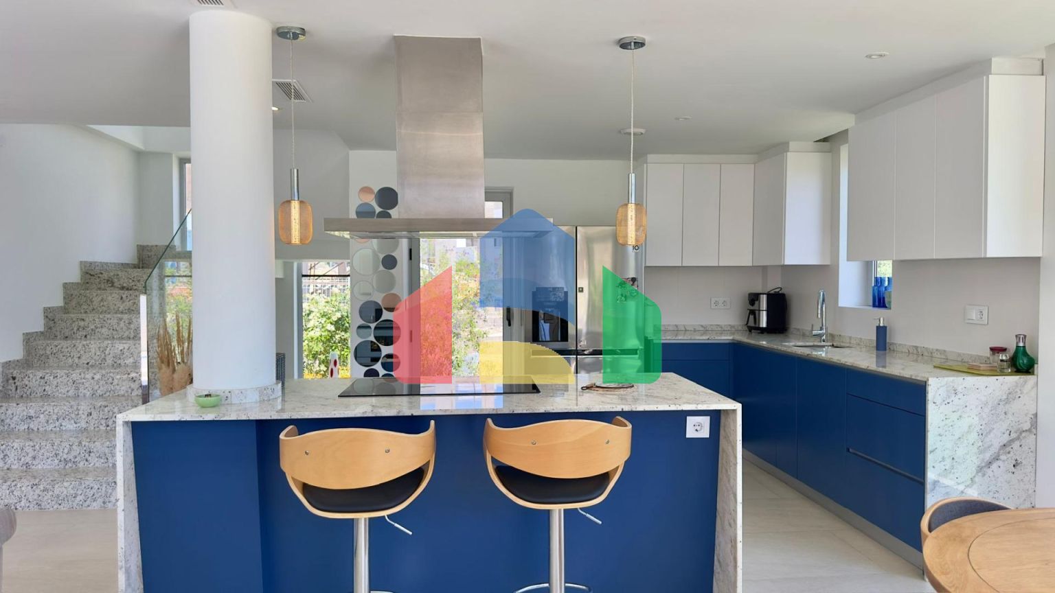 Большая вилла на балконе Финестрата с видом на море