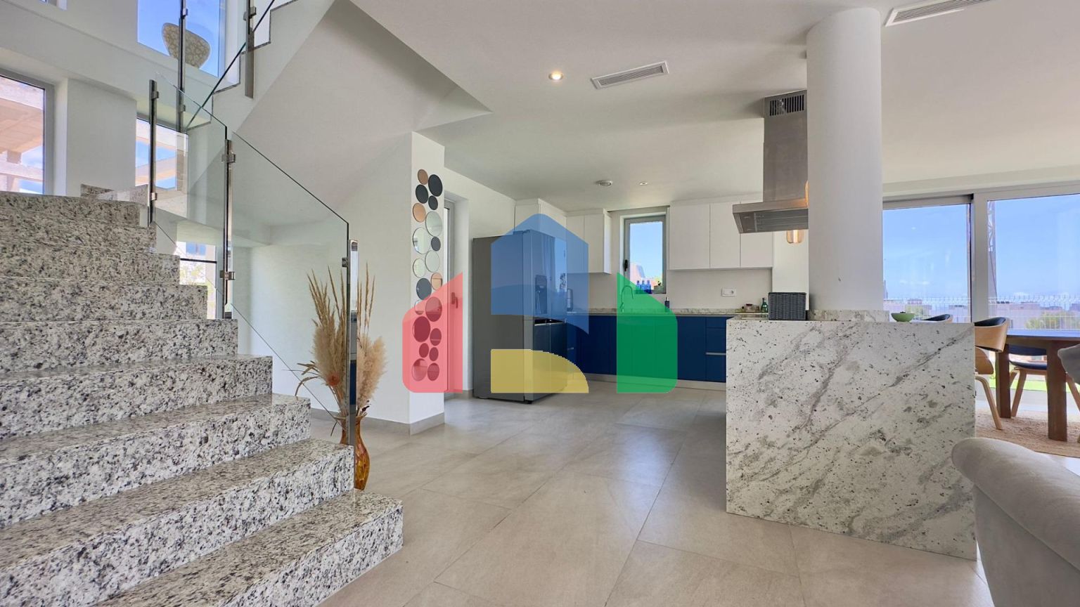 Большая вилла на балконе Финестрата с видом на море