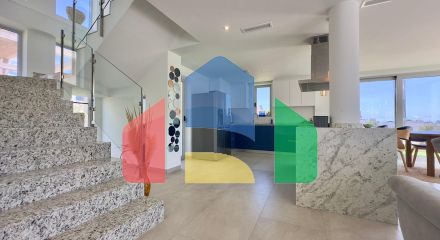 Большая вилла на балконе Финестрата с видом на море Большая вилла на балконе Финестрата с видом на море