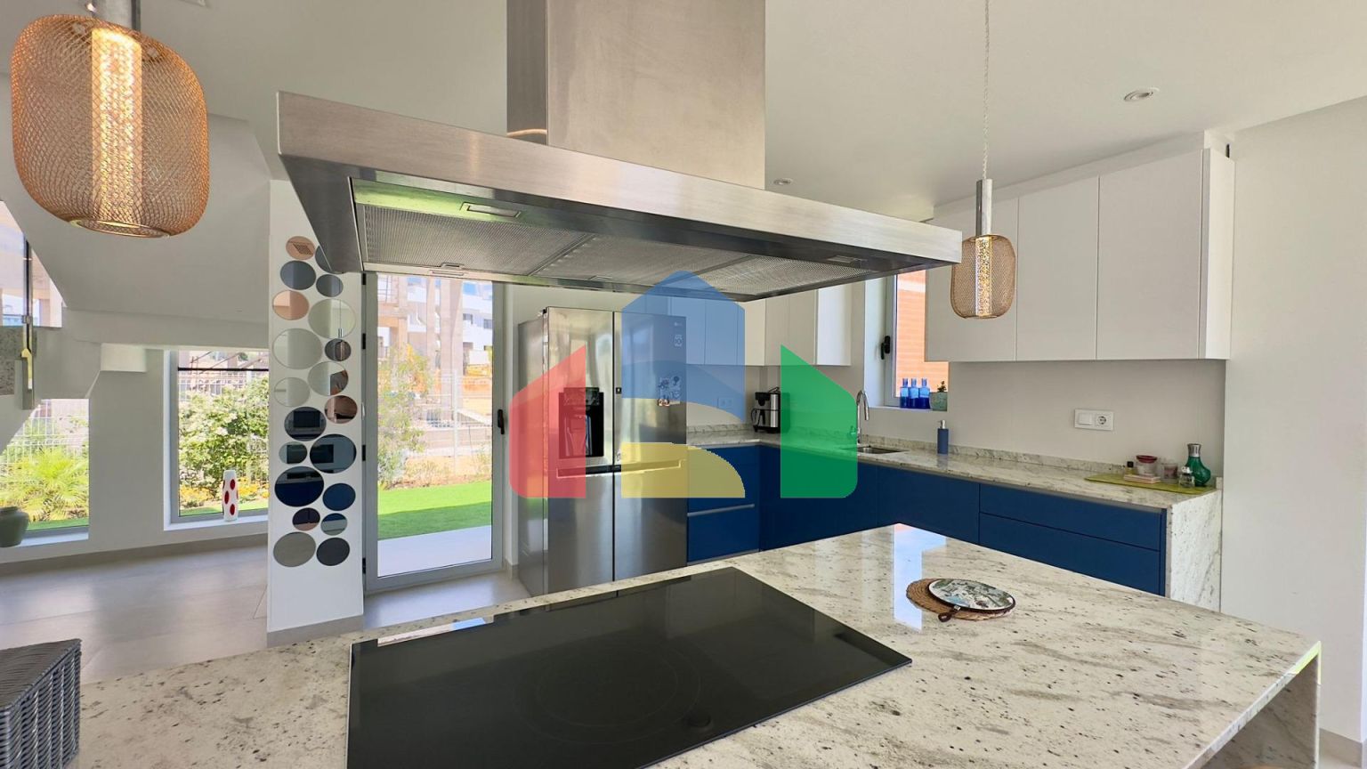 Большая вилла на балконе Финестрата с видом на море