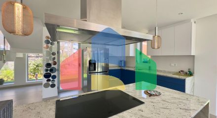 Большая вилла на балконе Финестрата с видом на море Большая вилла на балконе Финестрата с видом на море