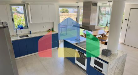 Большая вилла на балконе Финестрата с видом на море Большая вилла на балконе Финестрата с видом на море