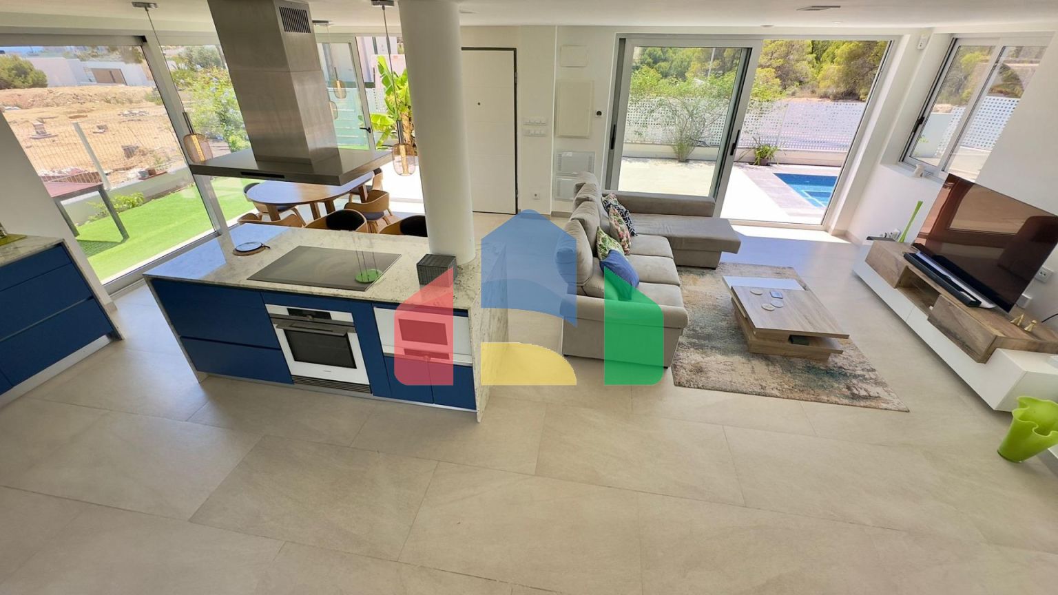 Большая вилла на балконе Финестрата с видом на море