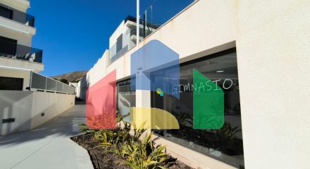 Роскошный двухуровневый танхаус с видами на море и горы в Сьерра-Кортина, Бенидорм Роскошный двухуровневый танхаус с видами на море и горы в Сьерра-Кортина, Бенидорм