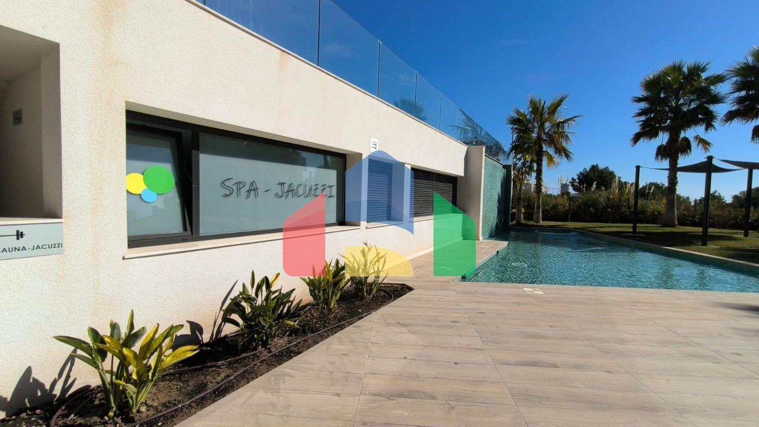 Роскошный двухуровневый танхаус с видами на море и горы в Сьерра-Кортина, Бенидорм