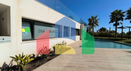 Роскошный двухуровневый танхаус с видами на море и горы в Сьерра-Кортина, Бенидорм Роскошный двухуровневый танхаус с видами на море и горы в Сьерра-Кортина, Бенидорм