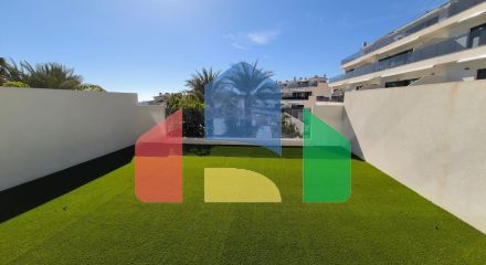 Роскошный двухуровневый танхаус с видами на море и горы в Сьерра-Кортина, Бенидорм Роскошный двухуровневый танхаус с видами на море и горы в Сьерра-Кортина, Бенидорм