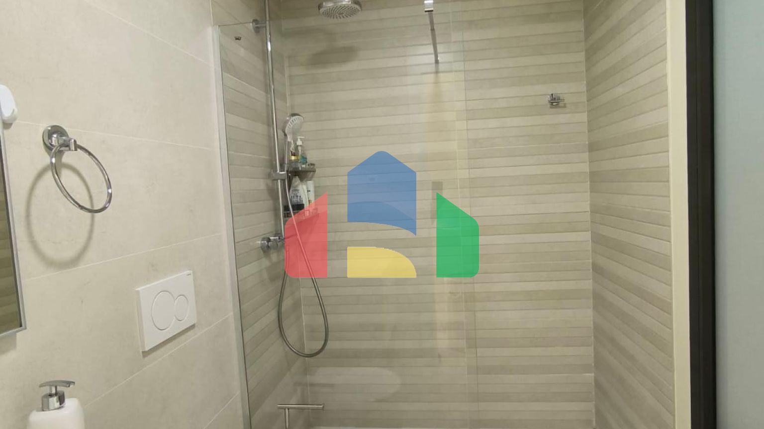 Роскошный двухуровневый танхаус с видами на море и горы в Сьерра-Кортина, Бенидорм