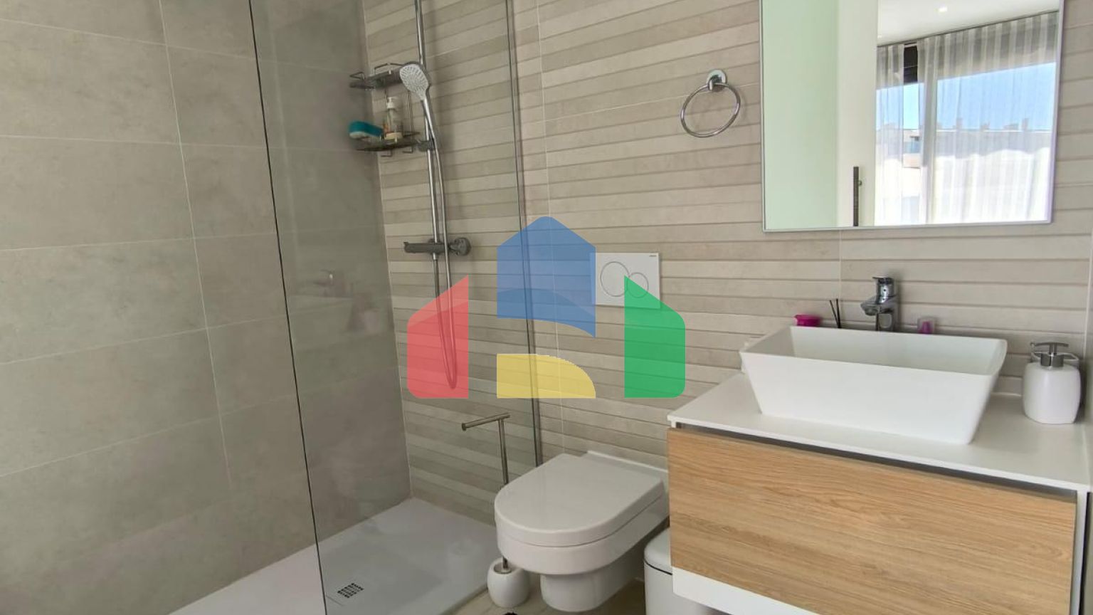 Роскошный двухуровневый танхаус с видами на море и горы в Сьерра-Кортина, Бенидорм