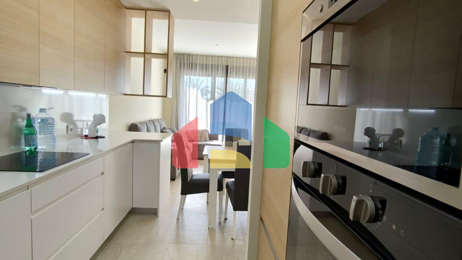 Роскошный двухуровневый танхаус с видами на море и горы в Сьерра-Кортина, Бенидорм