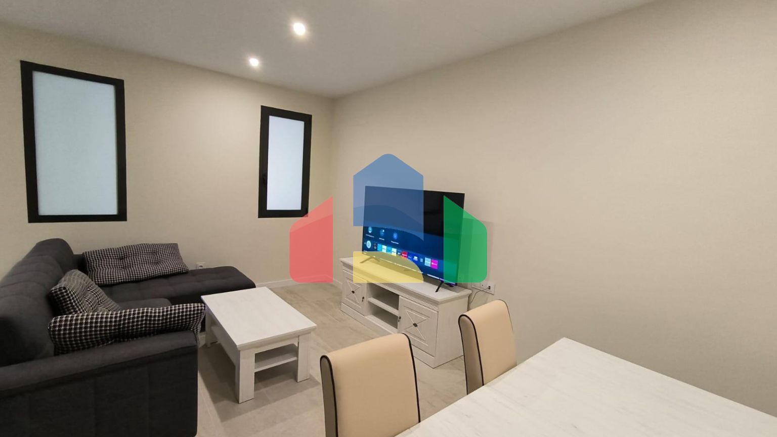 Роскошный двухуровневый танхаус с видами на море и горы в Сьерра-Кортина, Бенидорм