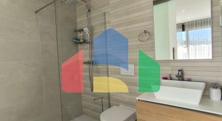 Роскошный двухуровневый танхаус с видами на море и горы в Сьерра-Кортина, Бенидорм Роскошный двухуровневый танхаус с видами на море и горы в Сьерра-Кортина, Бенидорм