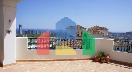 Впечатляющие апартаменты в Сьерра Кортина, Финестрат – Виды на море и горы!