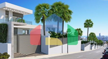 Вилла в уникальном месте и видами на море в Финестрате