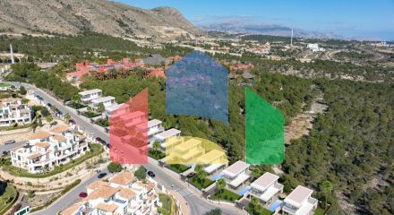 Вилла в уникальном месте и видами на море в Финестрате