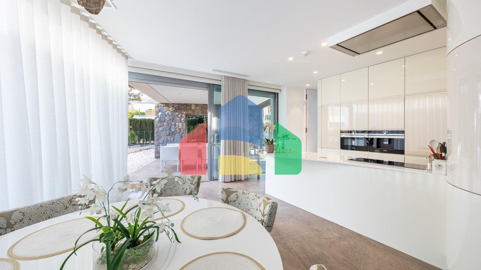 Дизайнерская вилла в Финестрате — идеальное сочетание комфорта и современной элегантности