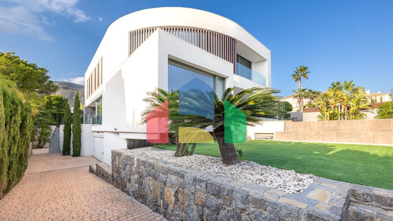 Дизайнерская вилла в Финестрате — идеальное сочетание комфорта и современной элегантности