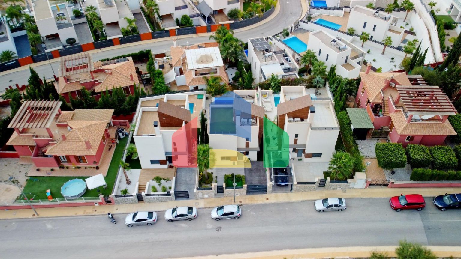 Современная вилла с видом на море из всех комнат в Balcón de Finestrat