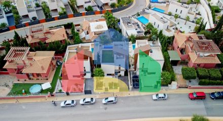 Современная вилла с видом на море из всех комнат в Balcón de Finestrat