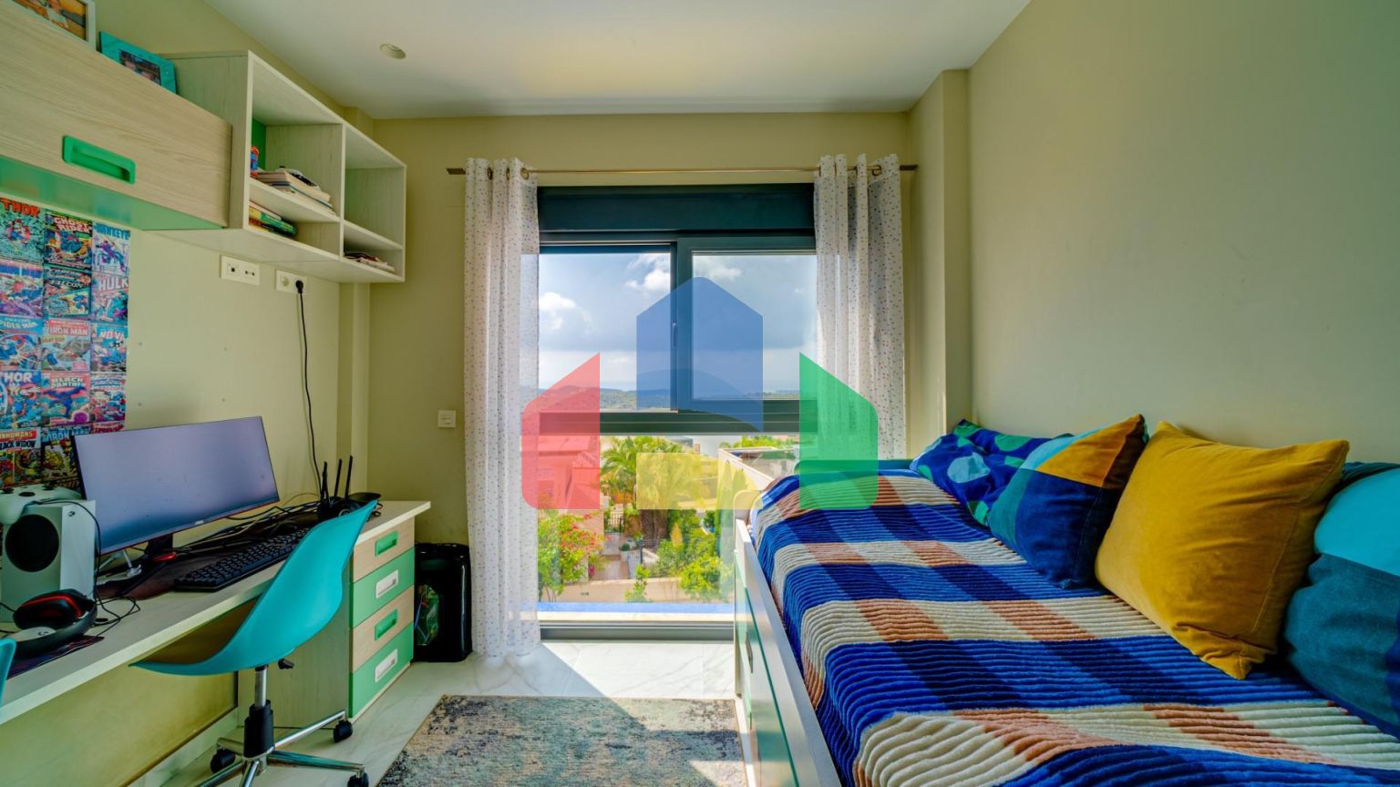 Современная вилла с видом на море из всех комнат в Balcón de Finestrat