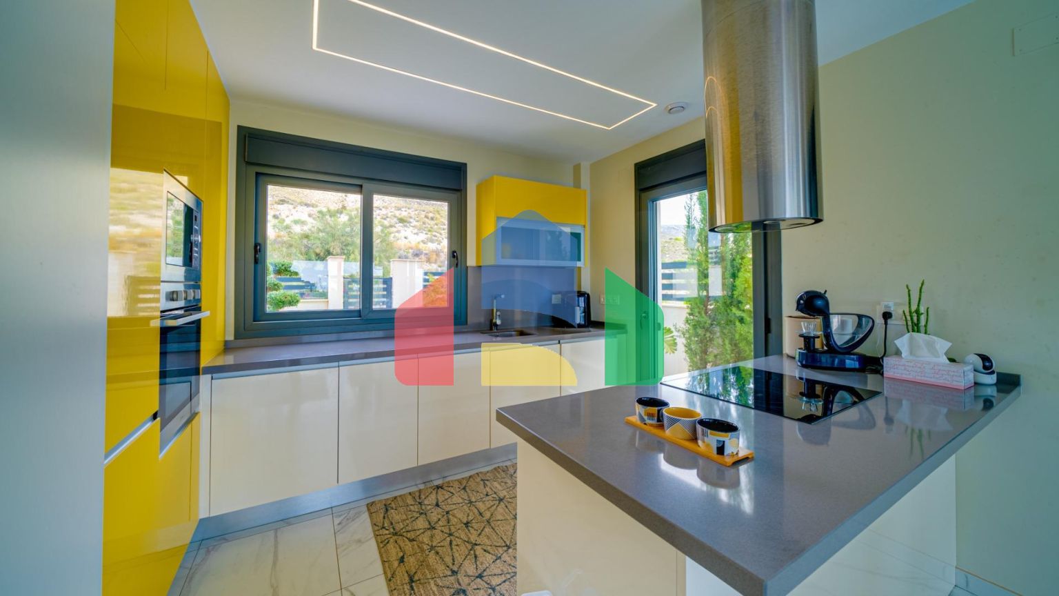 Современная вилла с видом на море из всех комнат в Balcón de Finestrat