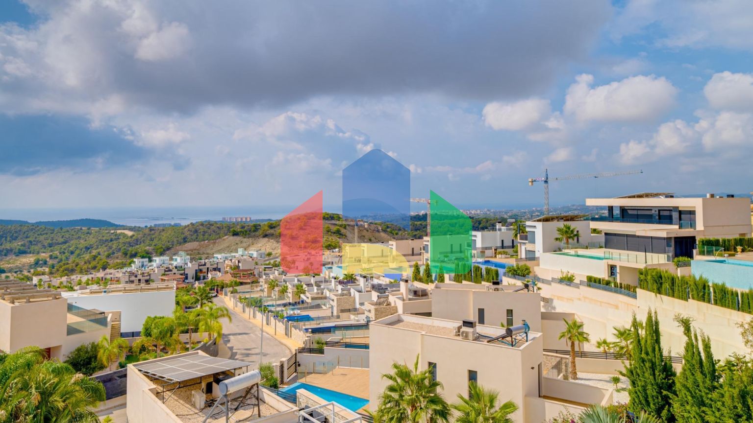 Современная вилла с видом на море из всех комнат в Balcón de Finestrat