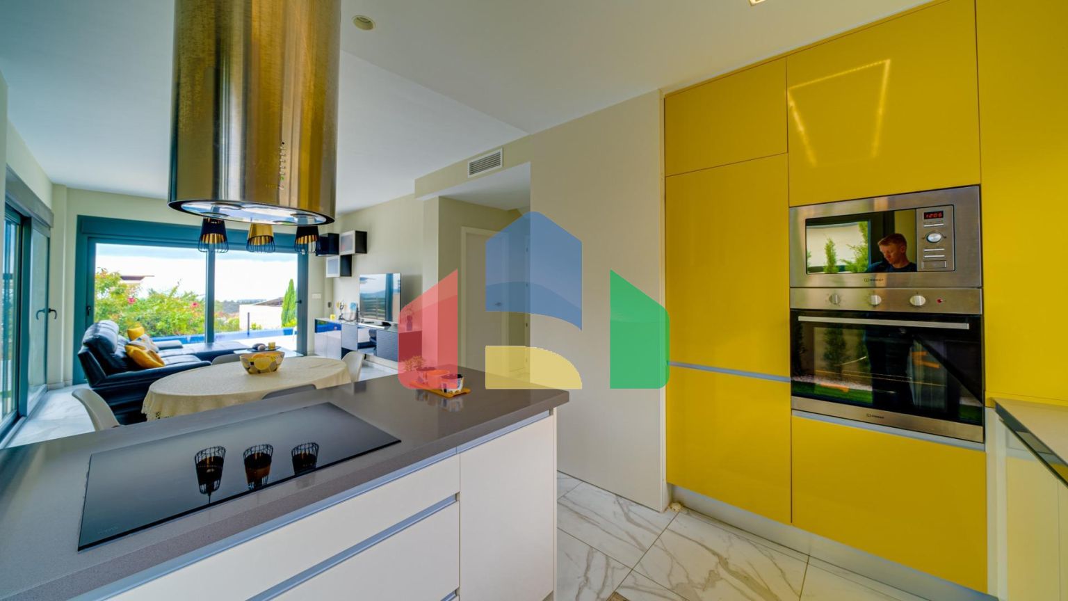 Современная вилла с видом на море из всех комнат в Balcón de Finestrat