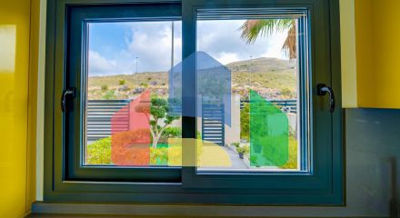 Современная вилла с видом на море из всех комнат в Balcón de Finestrat