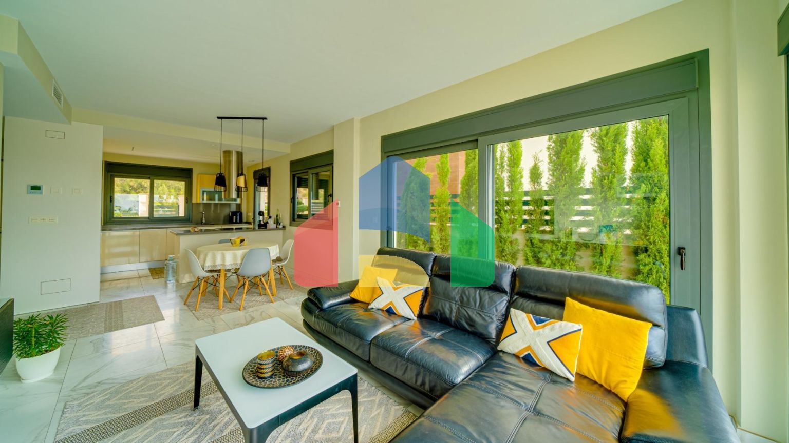 Современная вилла с видом на море из всех комнат в Balcón de Finestrat