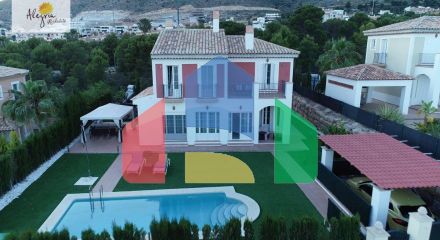 ПРЕВОСХОДНАЯ ВИЛЛА В СЬЕРРА КОРТИНА НА ПРОДАЖУ