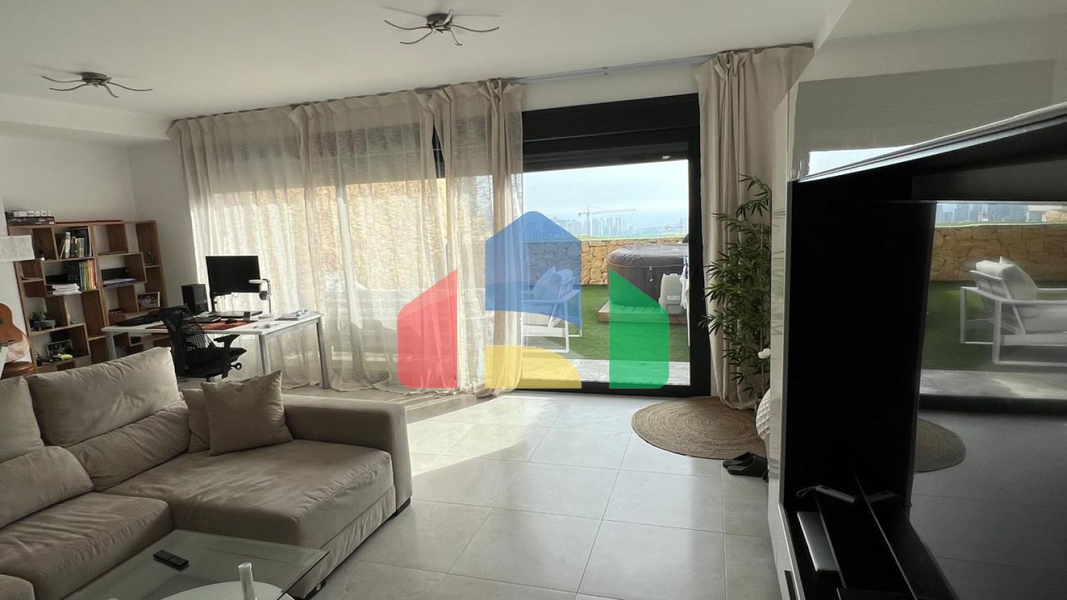 Дуплекс-пентхаус с потрясающим видом на море в эксклюзивном комплексе в Финестрате