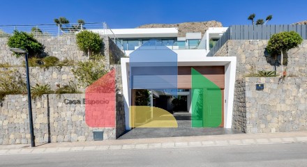NEW BUILD LUXURY VILLA IN FINESTRAT WITH THE SEA VIEWS