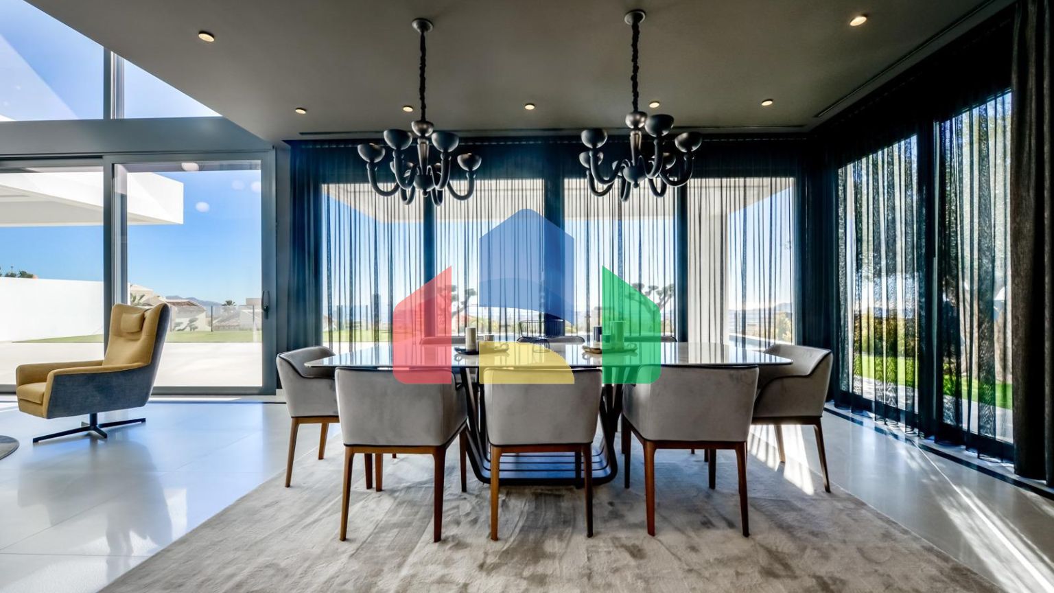 НОВАЯ РОСКОШНАЯ ВИЛЛА В ФИНЕСТРАТЕ С ВИДОМ НА МОРЕ