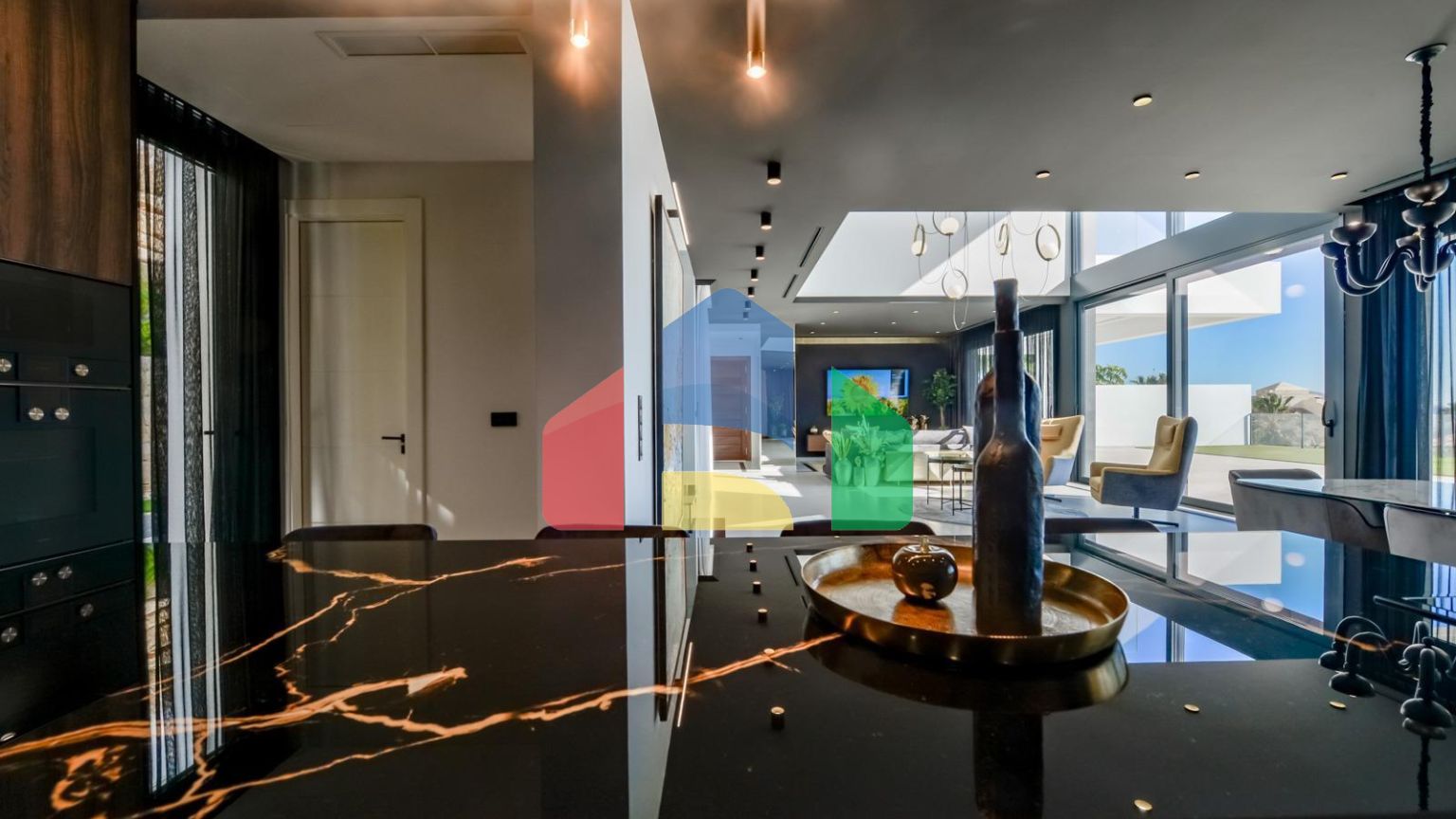 НОВАЯ РОСКОШНАЯ ВИЛЛА В ФИНЕСТРАТЕ С ВИДОМ НА МОРЕ