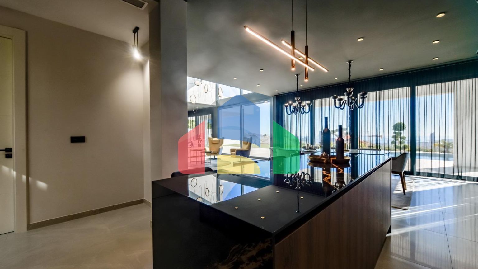 НОВАЯ РОСКОШНАЯ ВИЛЛА В ФИНЕСТРАТЕ С ВИДОМ НА МОРЕ