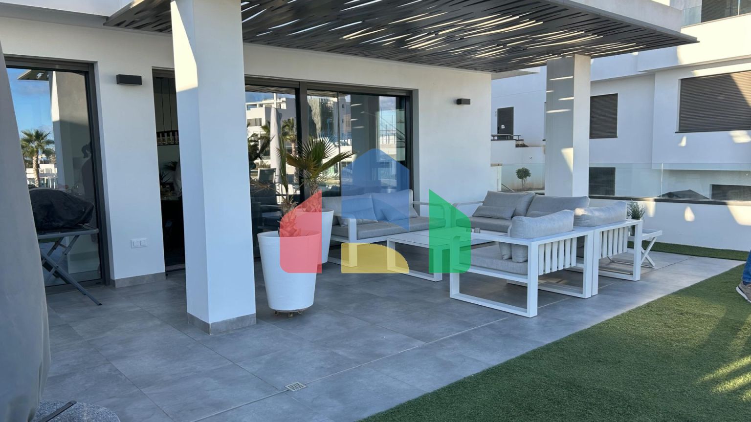 Современная квартира с захватывающим видом на море и первоклассными удобствами ️️