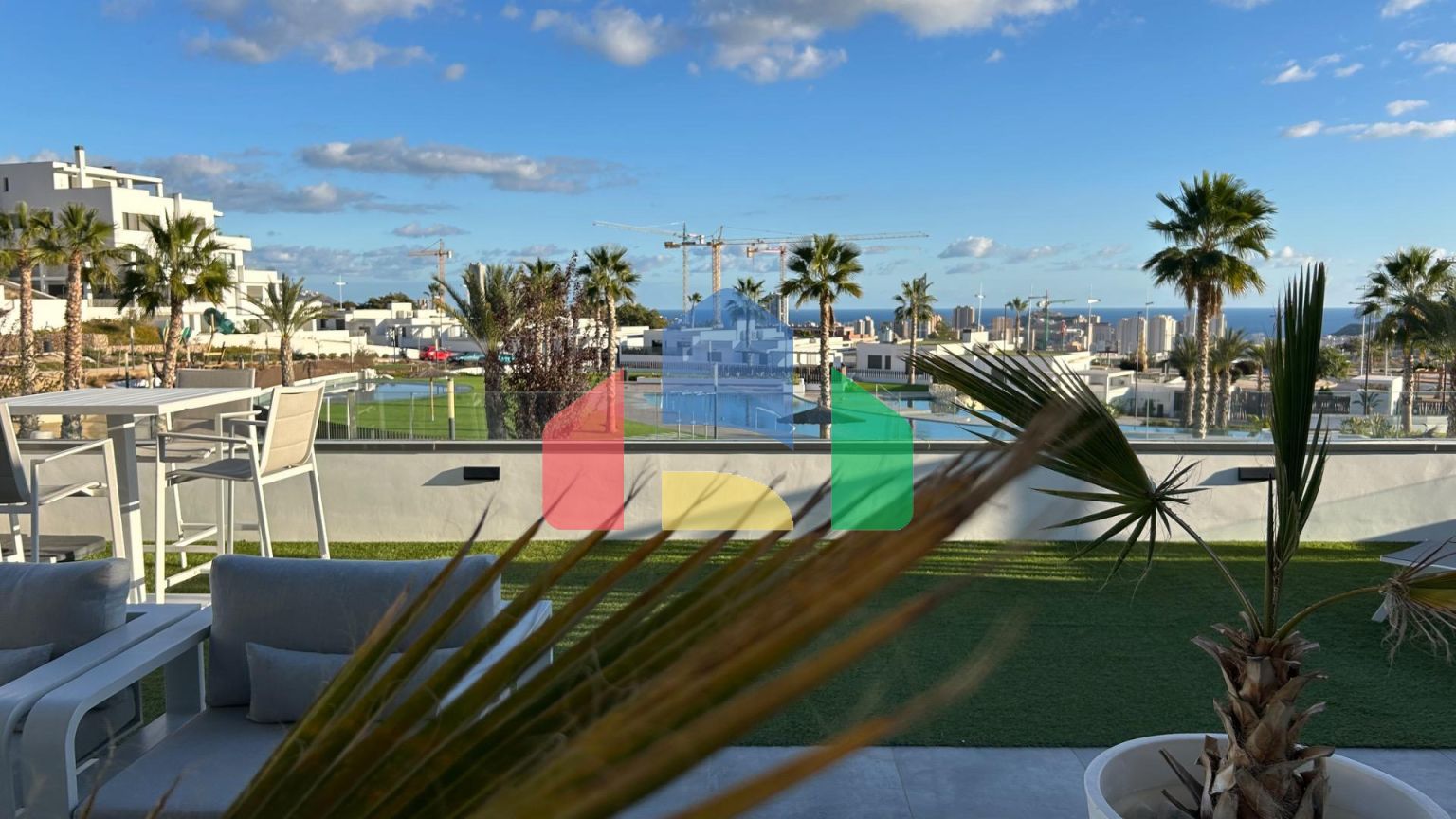 Современная квартира с захватывающим видом на море и первоклассными удобствами ️️