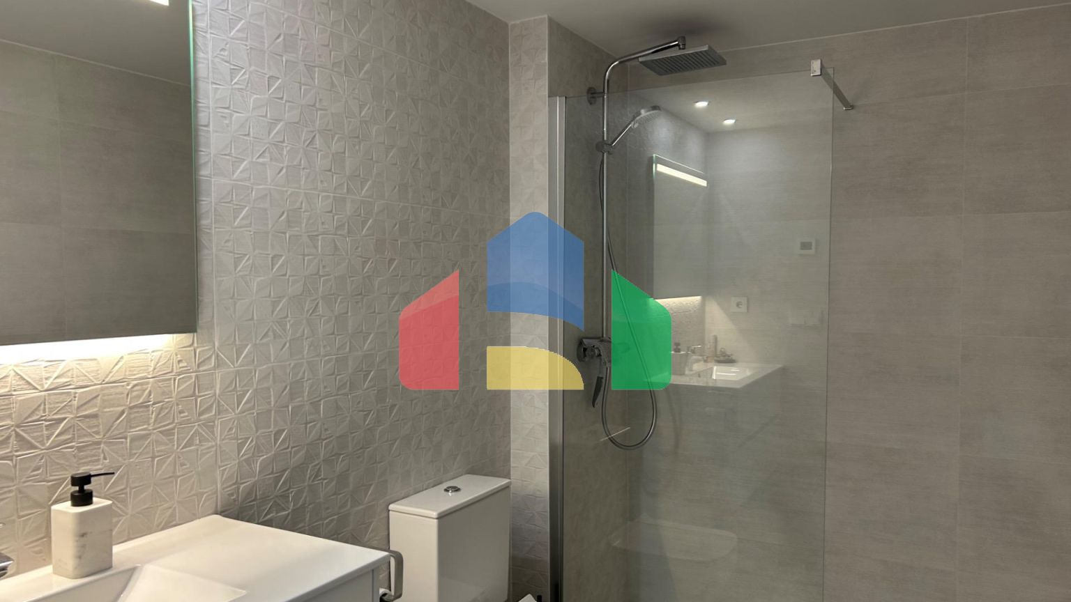 Современная квартира с захватывающим видом на море и первоклассными удобствами ️️